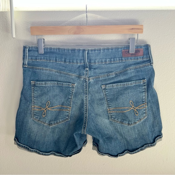 Denizen from Levi's Women's Classic Blue Jean Shorts - Picture 7 of 10